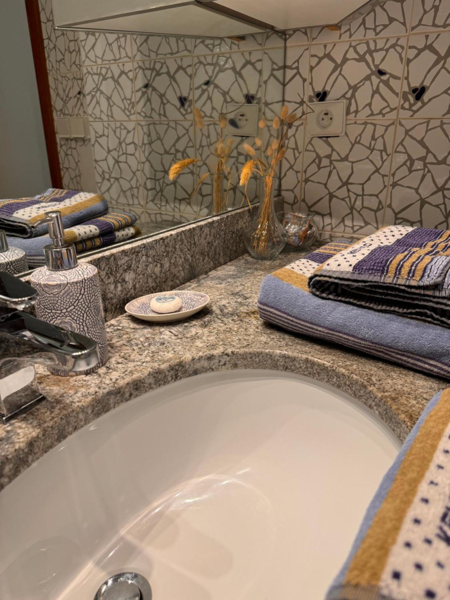 L'Elegante - Maison De Ville Avec Bains A Remous - Parking Inclus Saint-Paul-de-Vence Eksteriør bilde