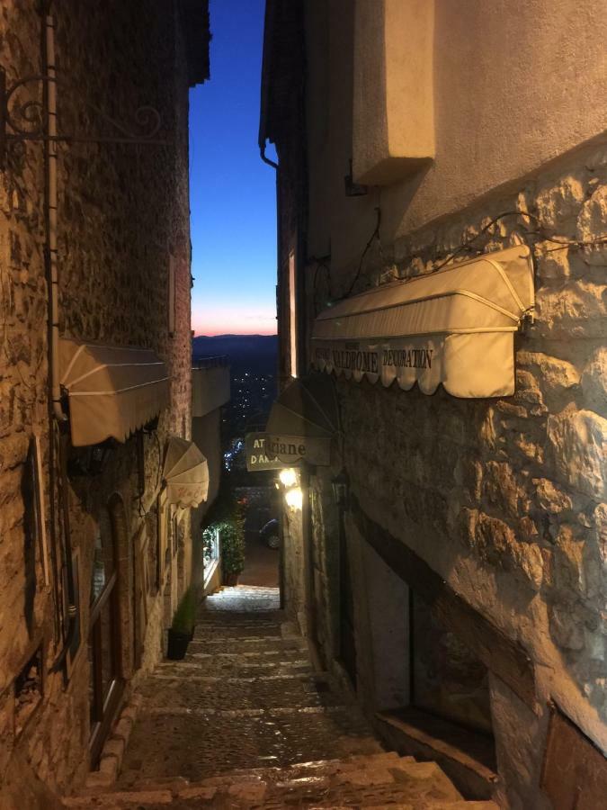 L'Elegante - Maison De Ville Avec Bains A Remous - Parking Inclus Saint-Paul-de-Vence Eksteriør bilde